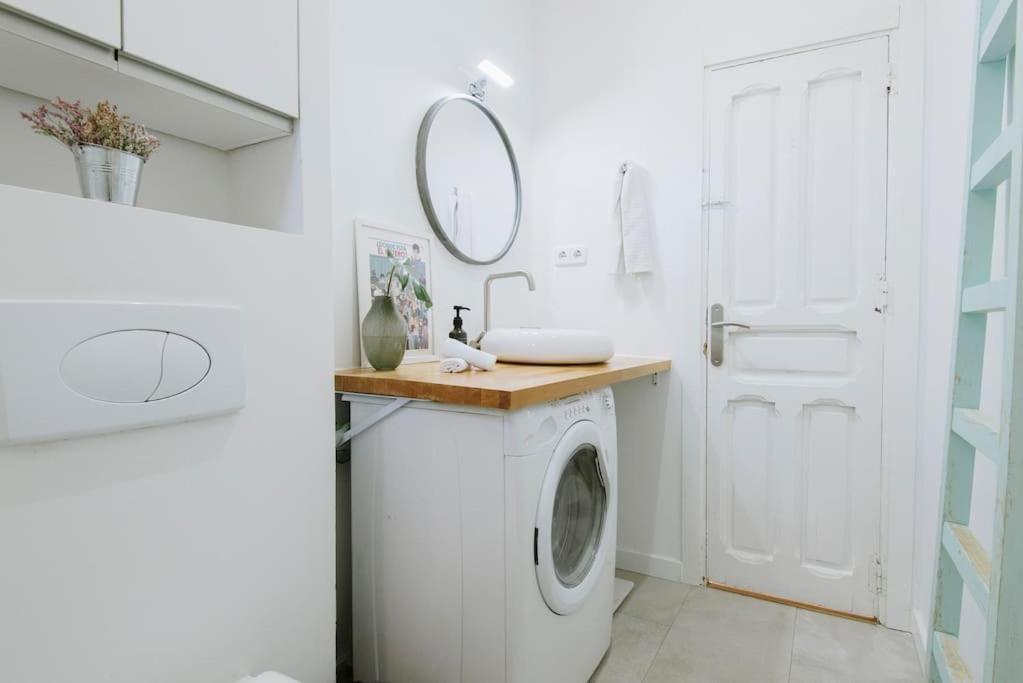 Ferienwohnung El Botones Nuevo Y Luminoso Apto De Diseno En Lavapies Madrid Exterior foto